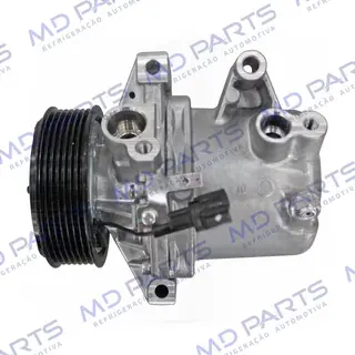 Compressor Calsonic Nissan March / Versa Motor 1.0 2015> - 12 Volts Polia 7pk 104mm OEM: 926001HC2A